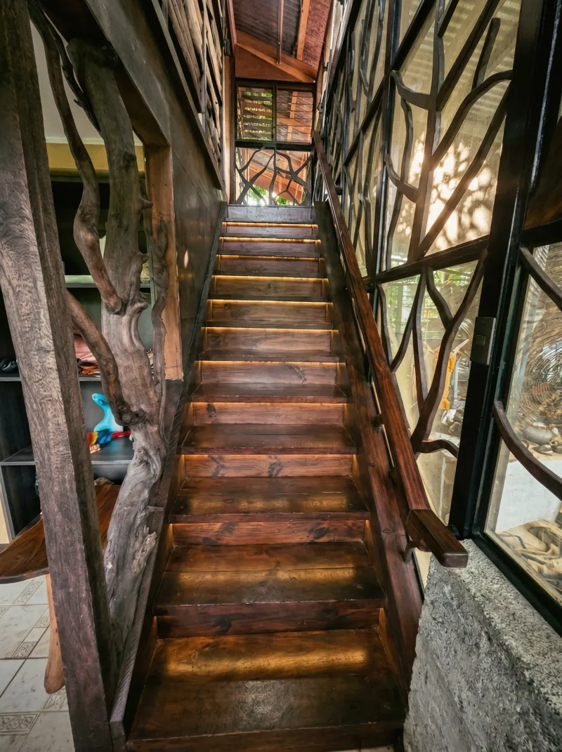 Wooden staircase – SÄBI CASA, Puerto Jiménez